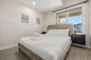 Private Suite with Free Banff Pass, Netflix, Patio, Sleeps 4